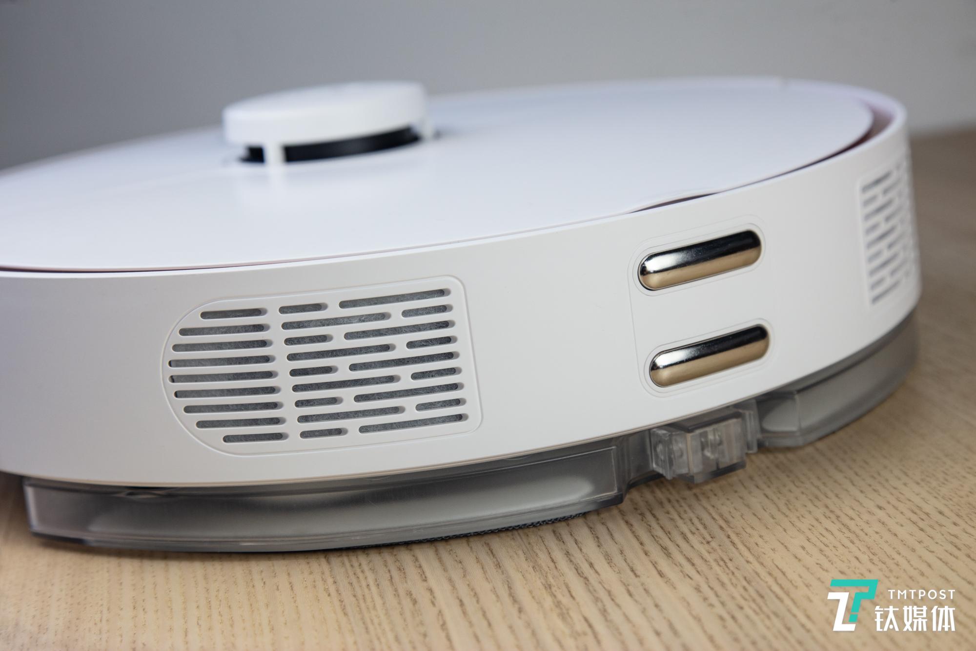 充电触点 570ml容量尘盒&鸟嘴刀 在360扫地机器人s7主机盖下方隐驳哪